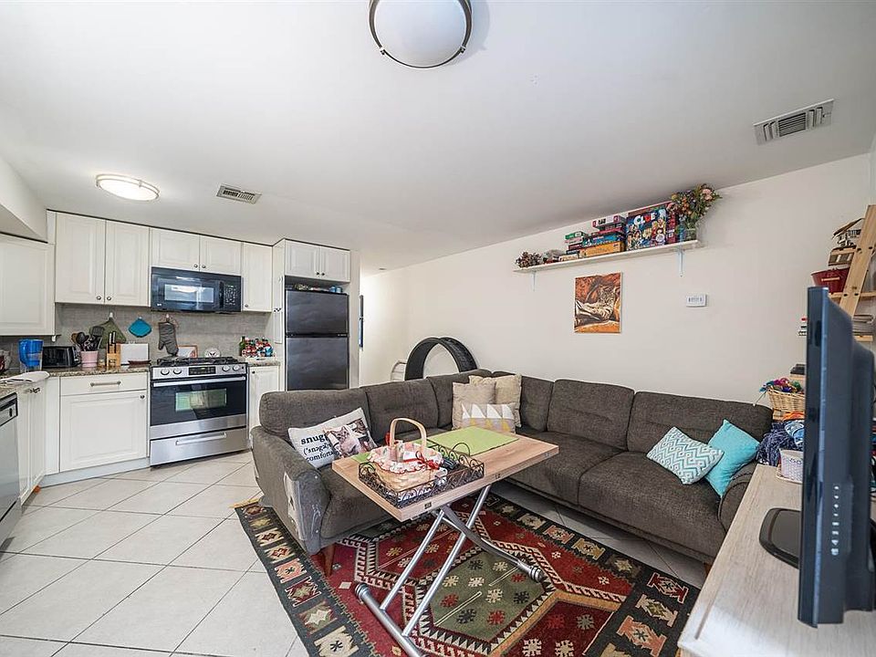 1st image of 313 4th St #1