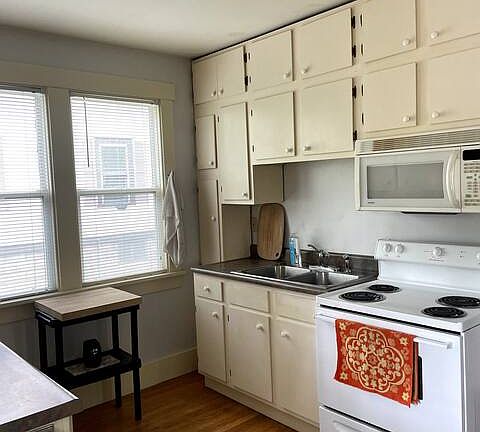 4th image of 818 N 43rd St