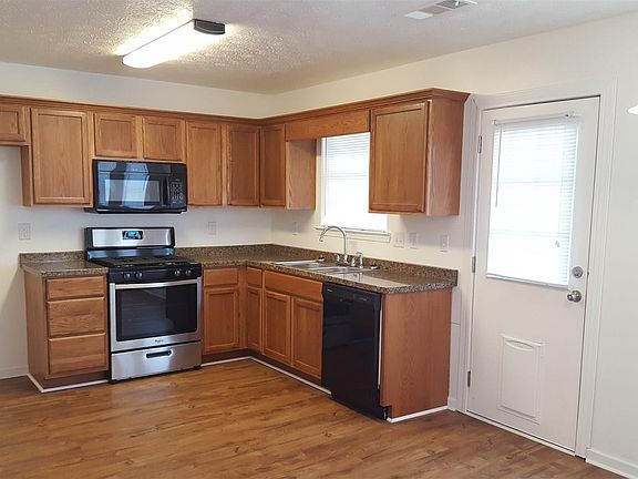 4th image of 411 Autumn Lake Ct