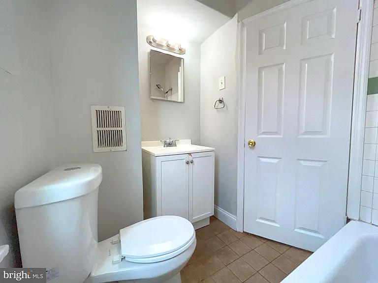 1528 S Hollywood St — Photo 9