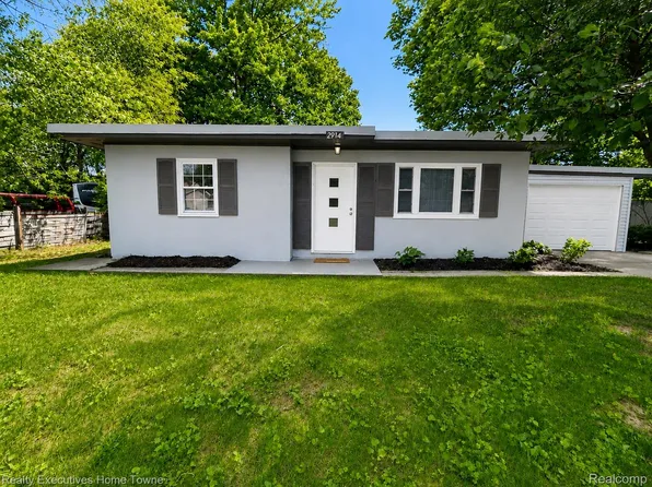 2914 Sturges St, Port Huron, MI 48060