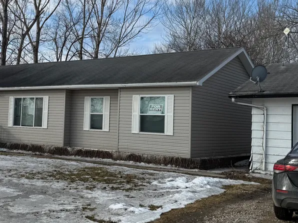 8399 N 52nd St, Grand Forks, ND 58203