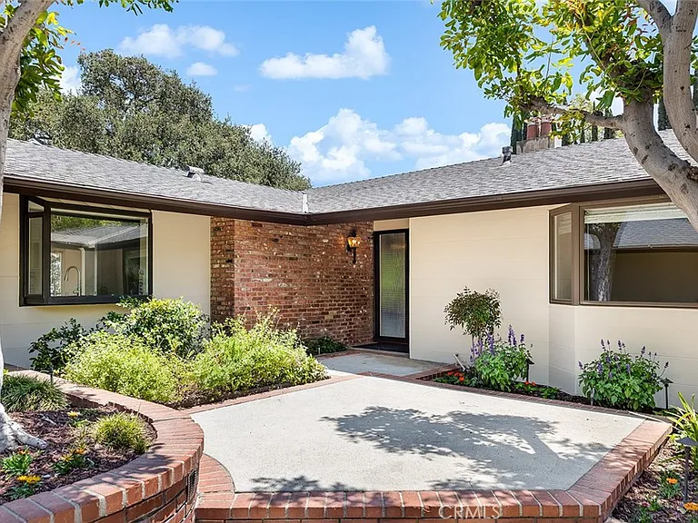 850 Chula Vista Ave — Photo 4