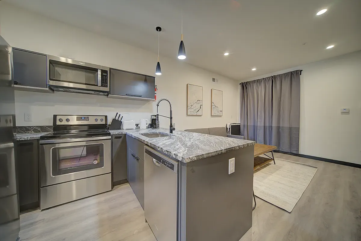 3 bed, 1200 sqft, $2,400 — Photo 1