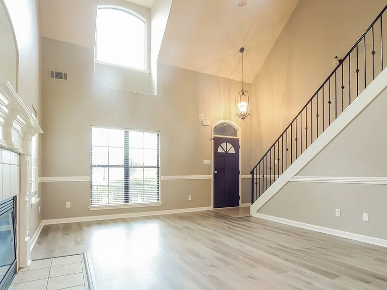 245 Birch Springs Cv — Photo 5