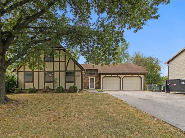 206 Fawn Valley St, Lansing, KS 66043