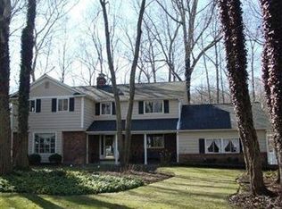 97 Carriage Stone Dr, Chagrin Falls, OH