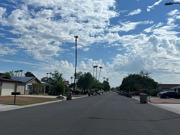 5th image of 709 E Calle Adobe Ln