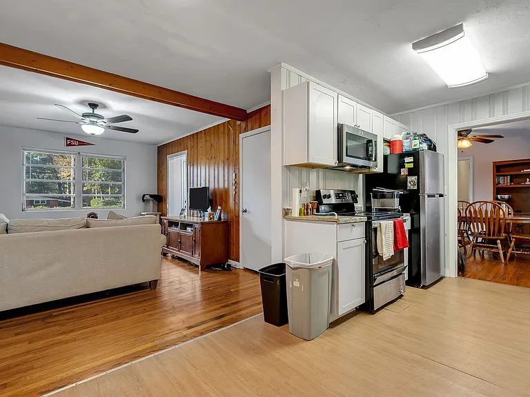 1902 Sunset Ln — Photo 4