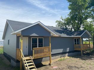 524 Curry Ave, Illiopolis, IL 62539