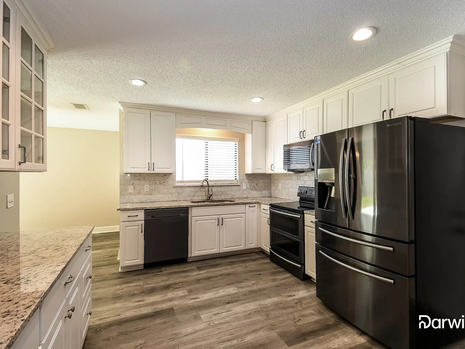 3 bed, 2.0 bath, 1823 sqft, $2,250 — Photo 3
