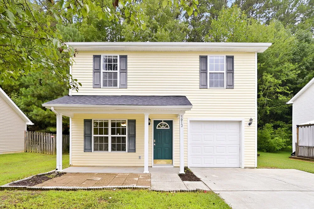 3 bed, 2.5 bath, 1327 sqft, $1,690 — Photo 1