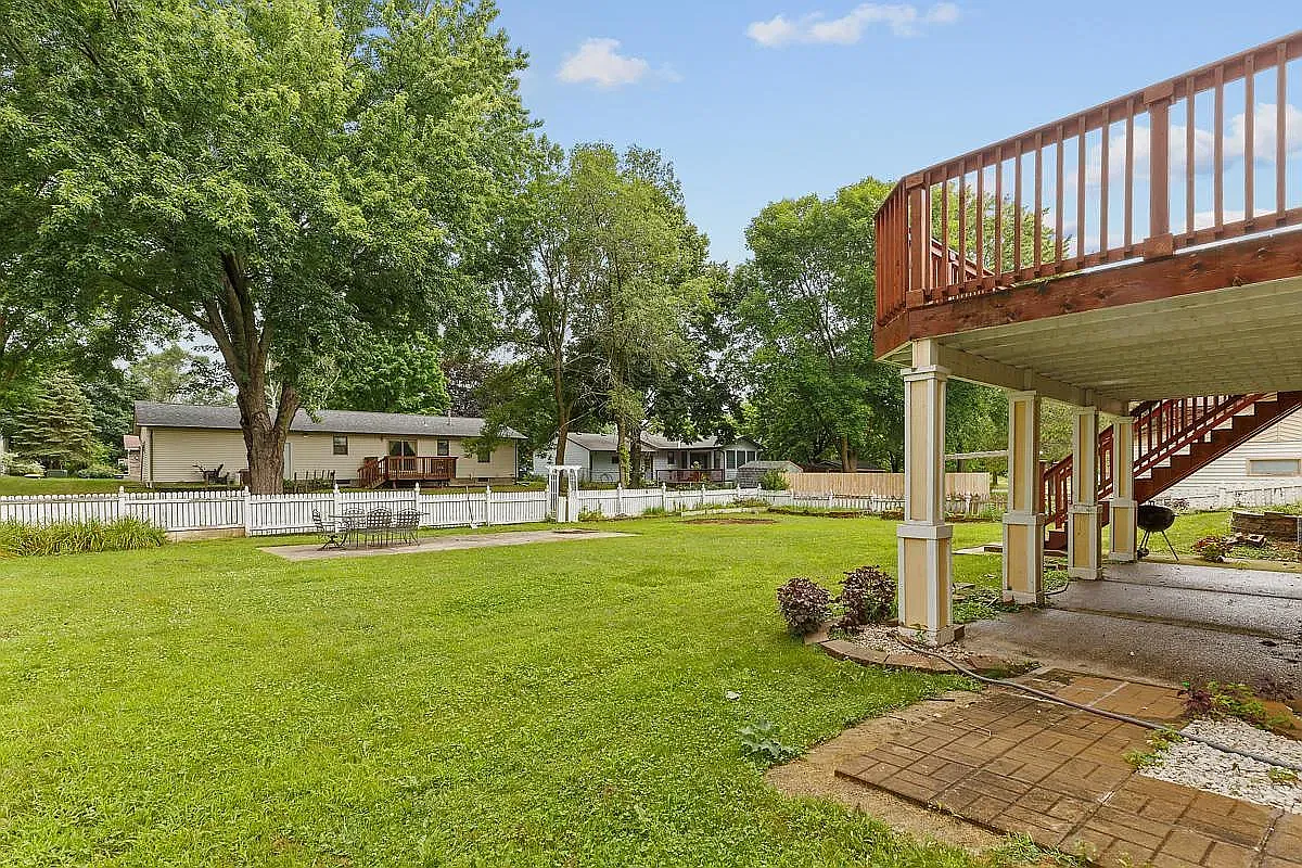 4 bed, 1902 sqft, $2,400 — Photo 4