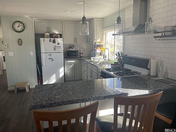 5th image of 21 Flowery Ave