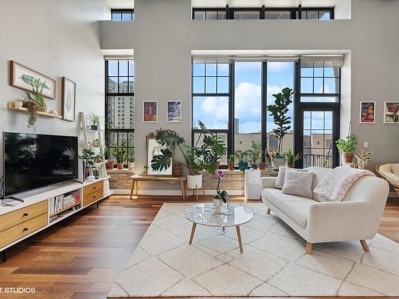 3rd image of 70 E 18th St Unit 3D