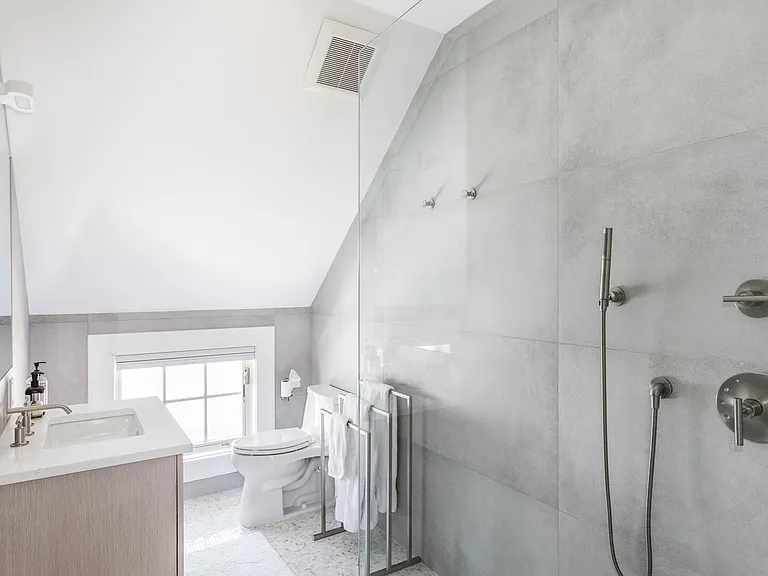 71 Franklin Ave — Photo 15