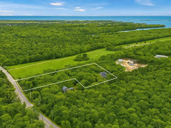 114 Meetinghouse Way, Edgartown, MA 02539