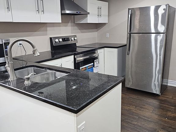 3rd image of 381 Baylis Ct #Basement
