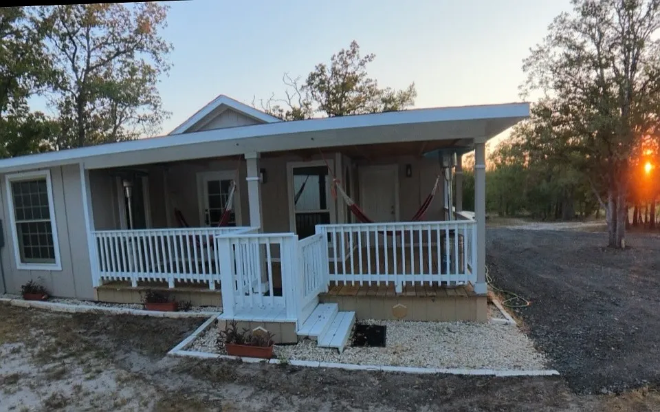802 Lakeview Dr