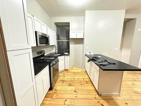 3rd image of 723 Saint Nicholas Ave APT 6