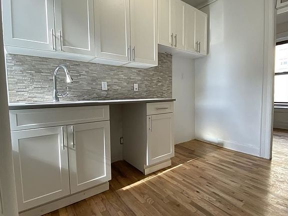 4th image of 326 E 78th St APT 33