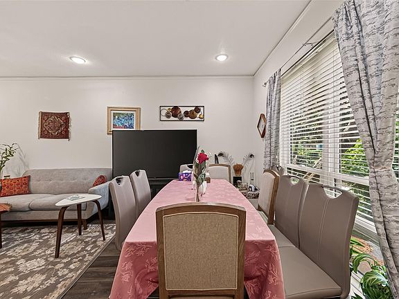 4th image of 840 Threadneedle St APT 192