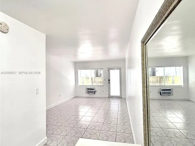 1021 Michigan Ave #3 — Photo 2