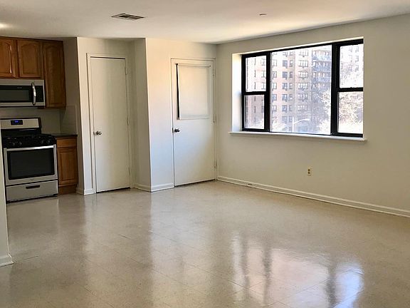 3rd image of 1665 Bedford Ave #2F
