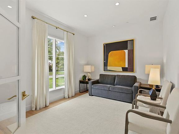 5th image of 4678 S Versailles Ave