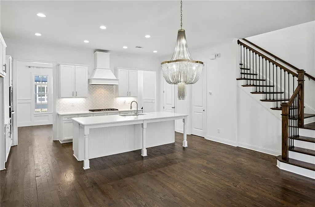 2436 Skyland Way Northeast - 1 — Photo 2