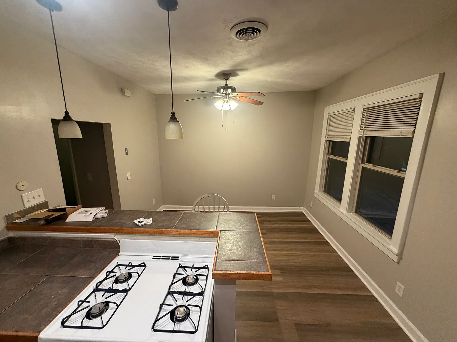 1 bed, 700 sqft, $1,200 — Photo 2