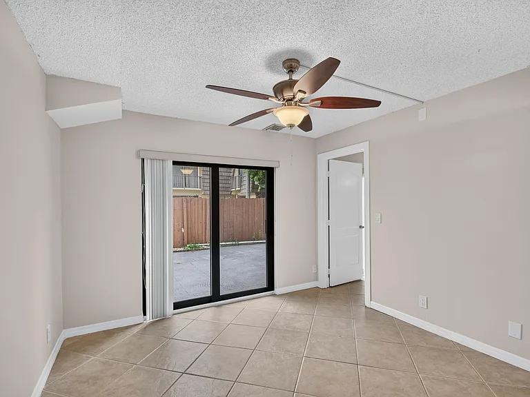 744 Springdale Cir — Photo 20