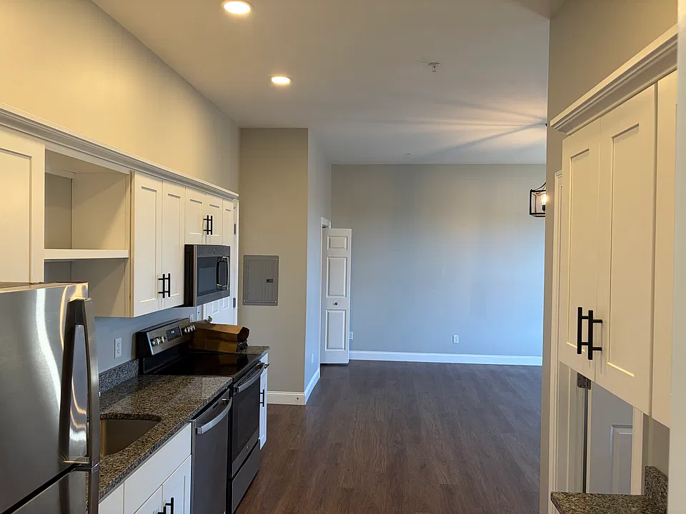 820 Main St #301