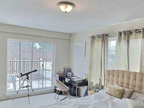 3rd image of 525 Kingsley Ct