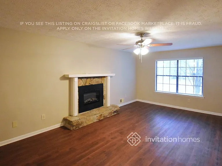 297 Phoenix Dr — Photo 2