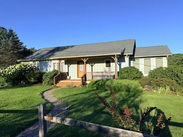 168 Mountain View Dr, Fancy Gap, VA 24328