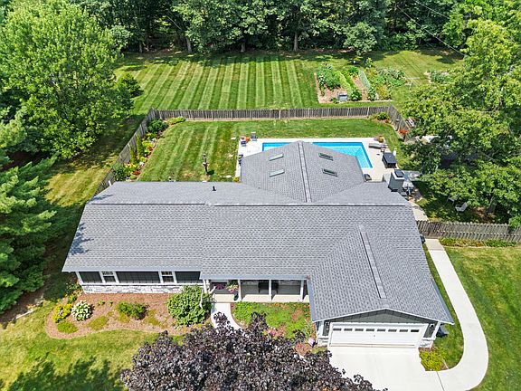 3rd image of 638 Glenn Rd