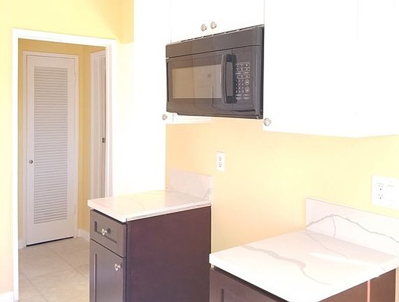 5th image of 9606 McKinley Ave