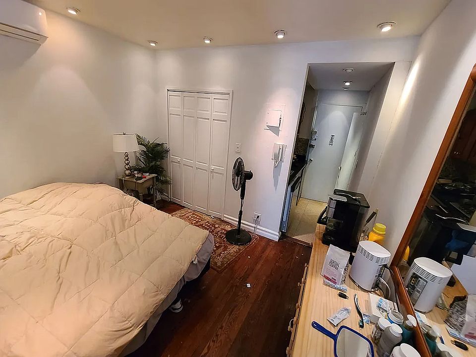 2nd image of 152 E 22nd St APT 2G