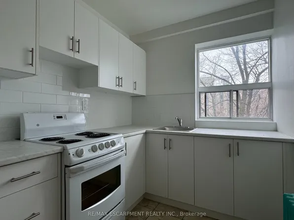 325 James St S #206, Hamilton, ON L8P 3B7