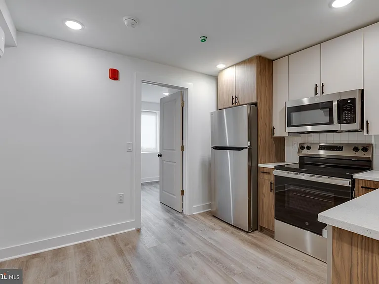 715 W Cumberland St #B — Photo 11