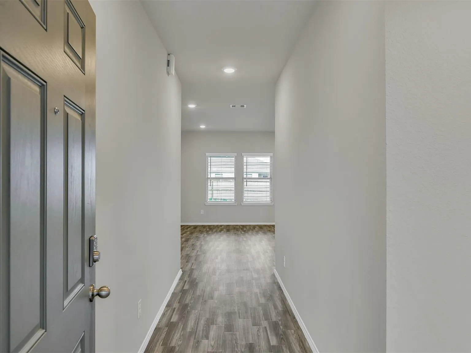 3 bed, 2.0 bath, 1415 sqft, $1,600 — Photo 3
