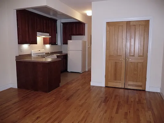 Rented by Perry Associates NYC Inc | media 2