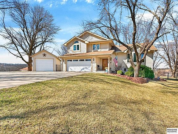 3rd image of 14506 Hackberry Ln