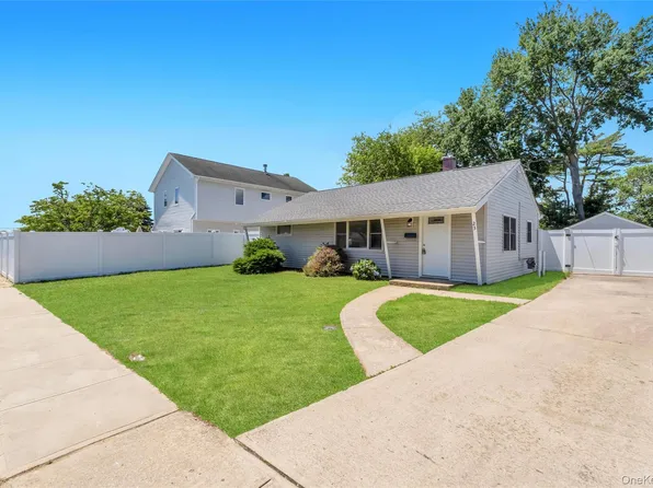 23 Kevin Lane, Bethpage, NY 11714