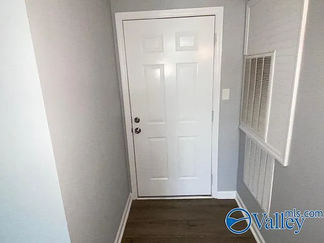 2 bed, 1.0 bath, 758 sqft, $850 — Photo 2