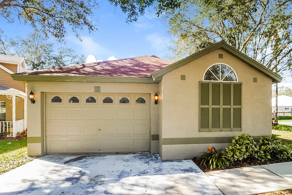 3 bed, 2.0 bath, 1313 sqft, $4,020 — Photo 1