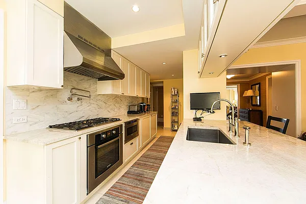 Sold by Remax Real Estate Professionals | media 13