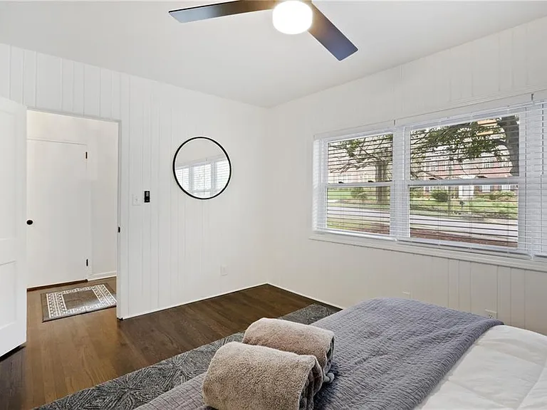 961 E Rock Springs Rd NE — Photo 35