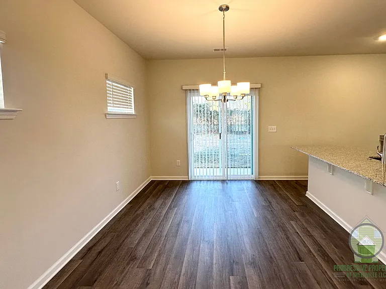 26 English Ct — Photo 3